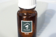 Flasche mit Globuli ©Jochen Wendl